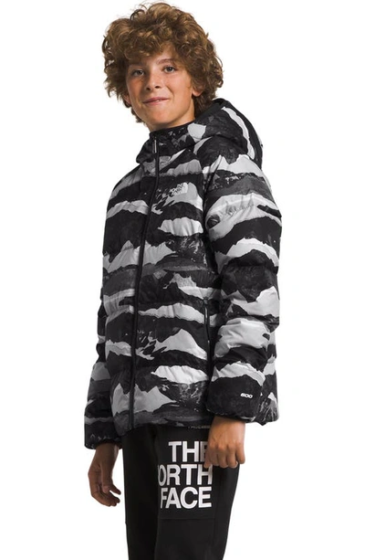 Shop The North Face Kids' Reversible Hooded 600-fill Power Down Jacket In Tnf Black Mountain Traverse