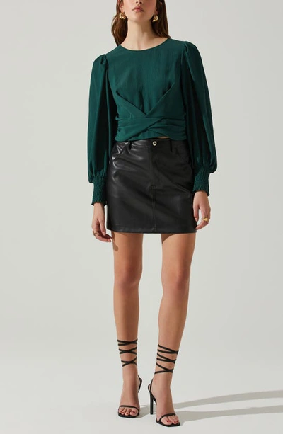 Astr Wrenley Balloon Sleeve Crop Top In Hunter Green