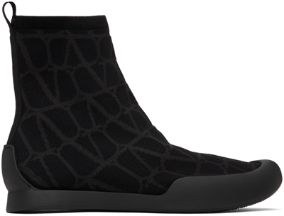Shop Valentino Black Cityshore Sneakers In D76 Nero-dark Grey/n