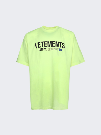 Shop Vetements Flag Logo T-shirt In Yellow