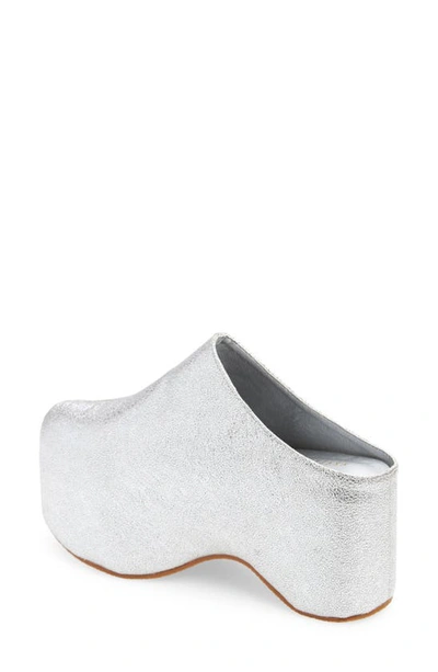 Azalea Wang Lizzy Metallic Platform Clog In Silver