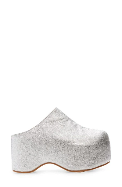 Azalea Wang Lizzy Metallic Platform Clog In Silver
