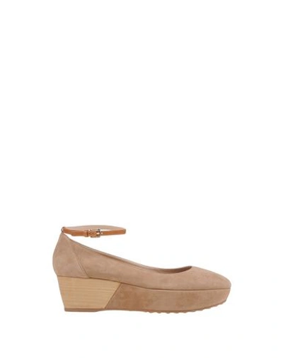 Shop Tod's Pump In Sand