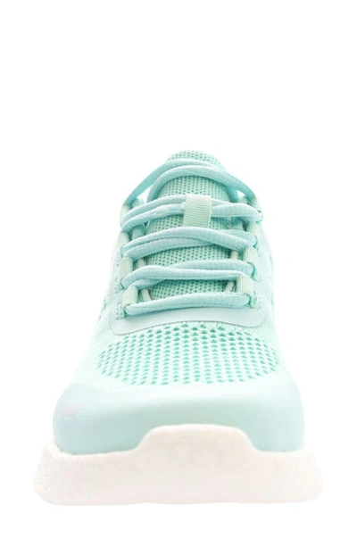 Propét B10 Usher Sneaker In Mint