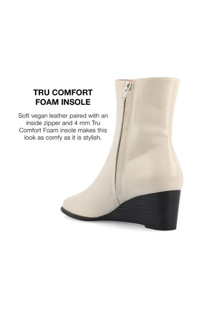 Journee Collection Kylo Boot In Bone