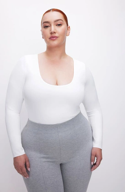 Good American Super Stretch Deep V-neck Bodysuit In White001