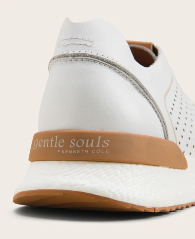Gentle Souls Men's Laurence Lightweight Jogger Shoes In White