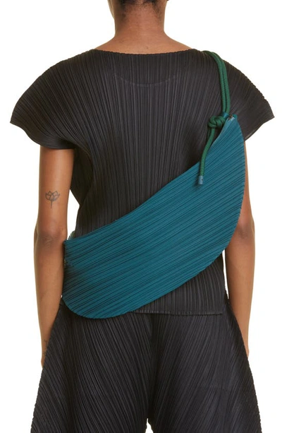 PLEATS PLEASE ISSEY MIYAKE + Leaf Large Technical-Pleated Shoulder Bag