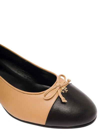 Shop Tory Burch Beige And Black Ballet Flats With Bow Detail And Bi-color Toe In Smooth Leather Woman