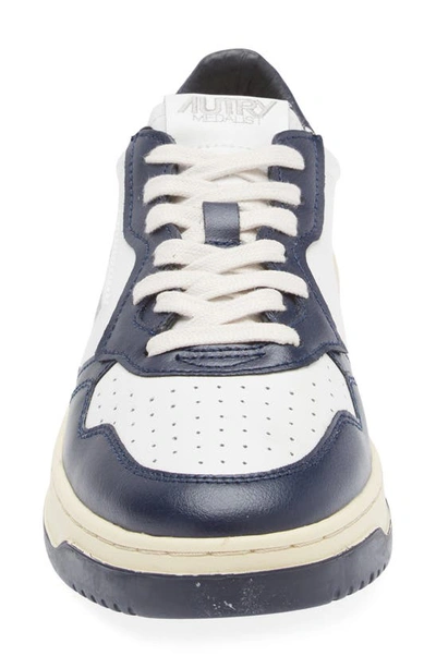 Autry Bicolor Medalist Leather Low Sneakers In Black
