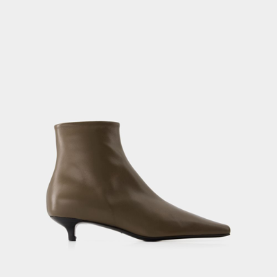 Shop Totême The Slim Ankle Boots - Toteme - Leder - Braun In Brown