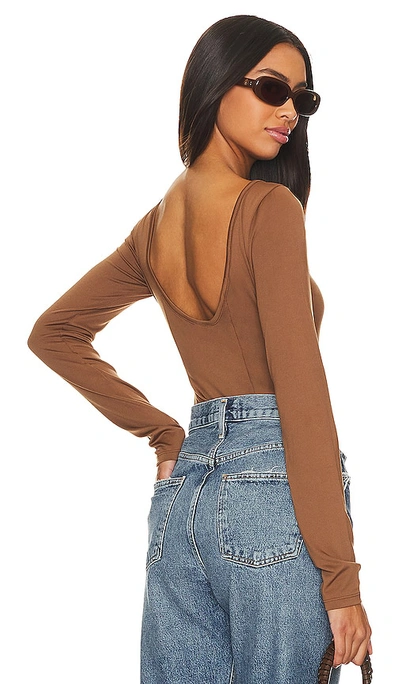 Agolde Paulette Open-back Stretch Recycled-jersey Bodysuit In Brown