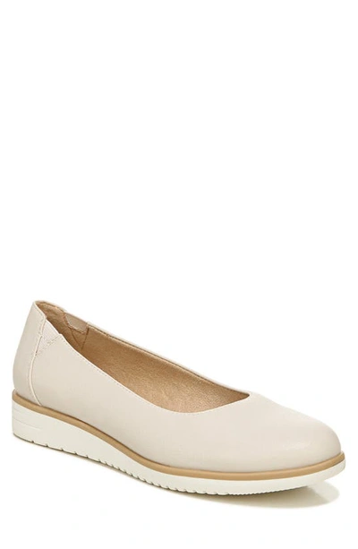 Soul Naturalizer Idea Womens Padded Insole Slip On Ballet Flats In Porcelain