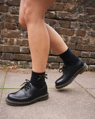 Shop Dr. Martens' Ankle Bow Organic Cotton Blend Socks In Black