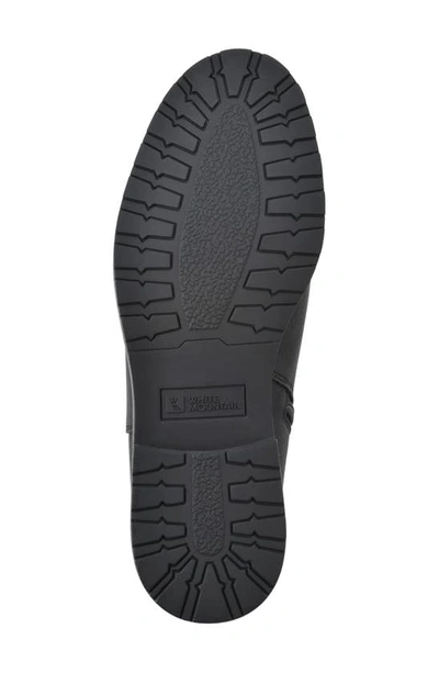 White Mountain Footwear Caching Chelsea Boot In Black/ Smooth