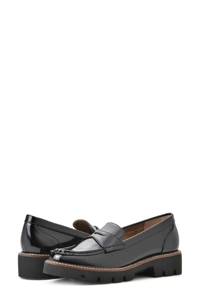 White Mountain Footwear Gunner Lug Sole Platform Loafer In Black/ Patent