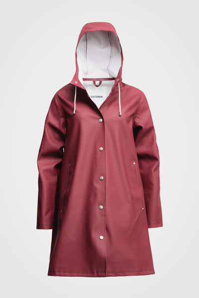 Shop Stutterheim Mosebacke Raincoat In Burgundy