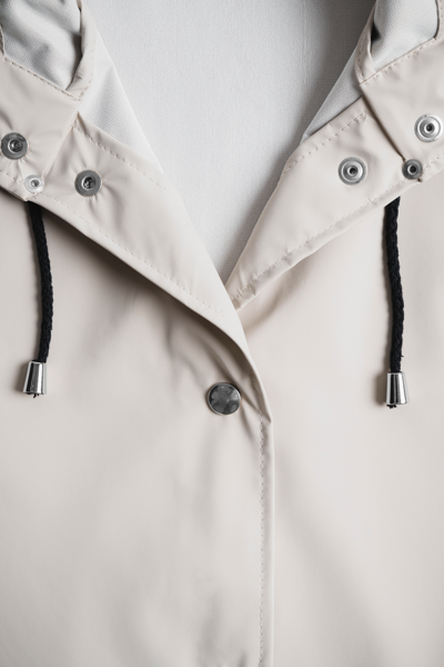 Stutterheim Mosebacke Lightweight Raincoat In Light Sand
