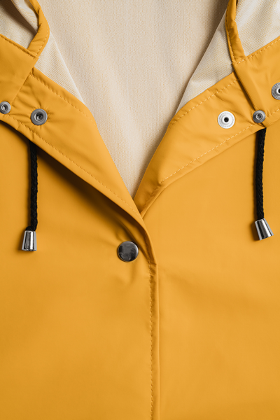 Stutterheim Mosebacke Lightweight Raincoat In Warm Honey