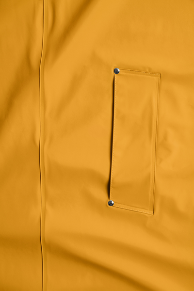 Stutterheim Mosebacke Lightweight Raincoat In Warm Honey