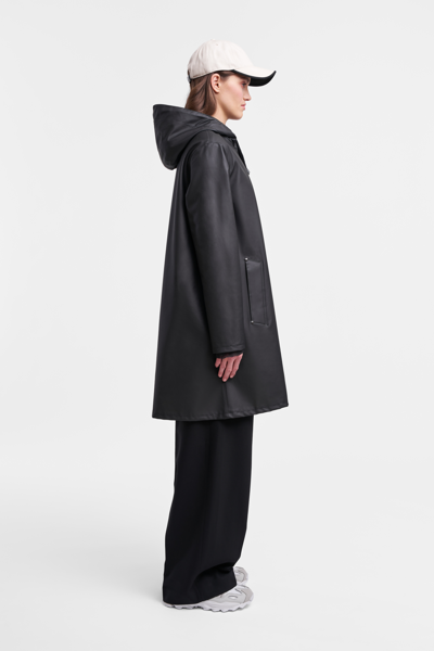 Stutterheim Mosebacke Lightweight Zip Raincoat In Black