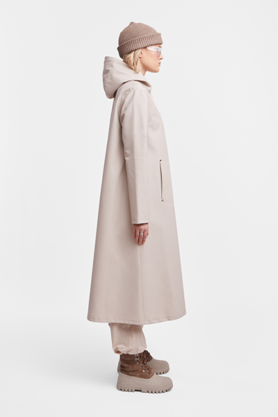 Stutterheim Mosebacke Long Raincoat In Light Sand