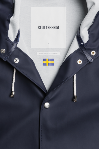 Stutterheim Stockholm Long Print Raincoat In Navy