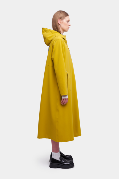 Stutterheim Mosebacke Long Matte Print Raincoat Gold In Golden Palm