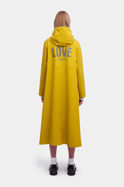 Stutterheim Mosebacke Long Matte Print Raincoat Gold In Golden Palm