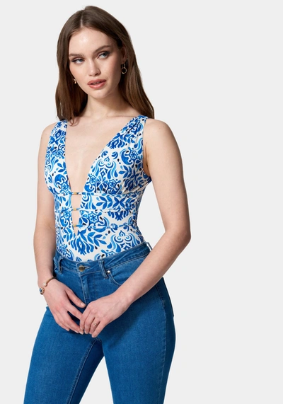 Bebe Sleeveless Ruched Deep V Printed Knit Bodysuit In Mosaic Print