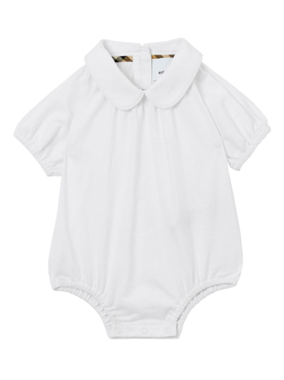 Shop Burberry Set Odessa Con Body Salopette E Fascia In Cotone Baby Girl In Bianco