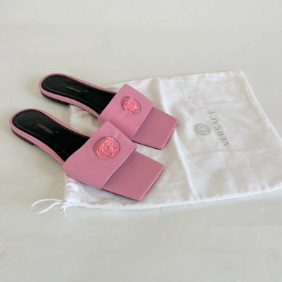 Pre-owned Versace La Medusa Plaque Pink Slides, 39