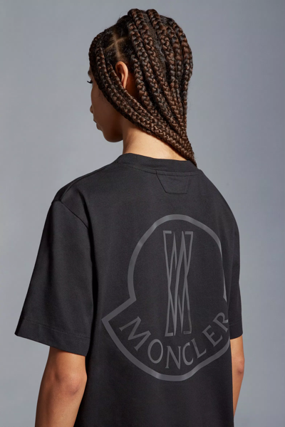 Shop Moncler Genius T-shirt Con Patch Del Logo In Black