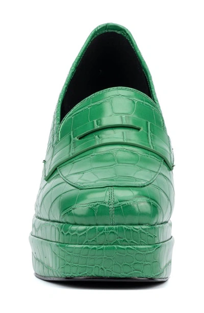 Fashion To Figure Madelyn Croc Embossed Platform Loafer Pump In Green Croc