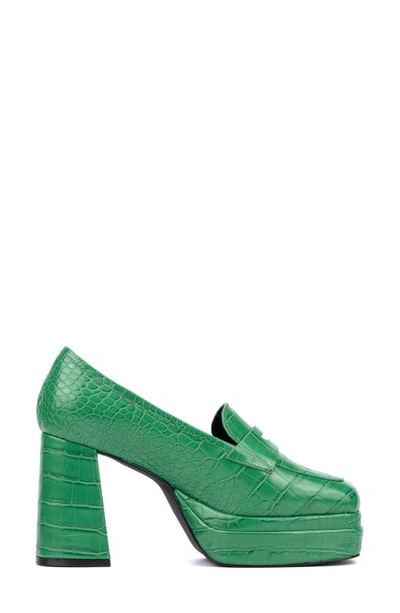 Fashion To Figure Madelyn Croc Embossed Platform Loafer Pump In Green Croc