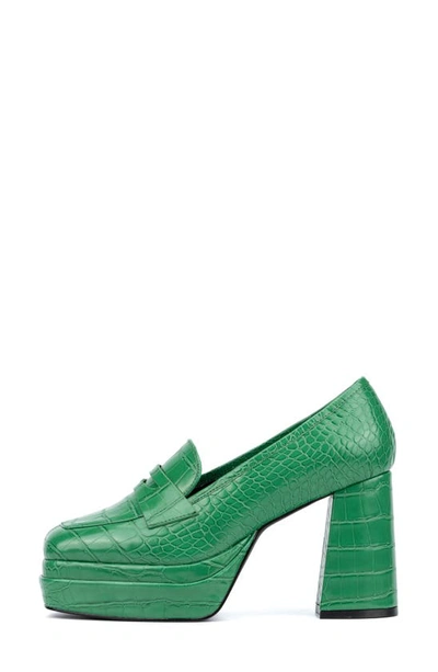 Fashion To Figure Madelyn Croc Embossed Platform Loafer Pump In Green Croc