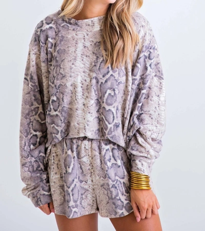 Karlie Snake Knit Short In Grey In Grey