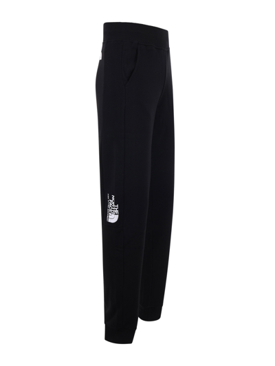 The North Face Jogging Pants With Logo In Nero