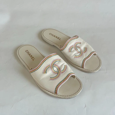 Pre-owned Chanel White Flat Mule Sandals With Multicolor Stitch Detail, 39c