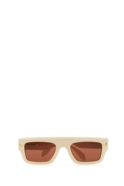 Alexander Mcqueen Spike Studs Contemporary Square Frame Tinted Sunglasses In White