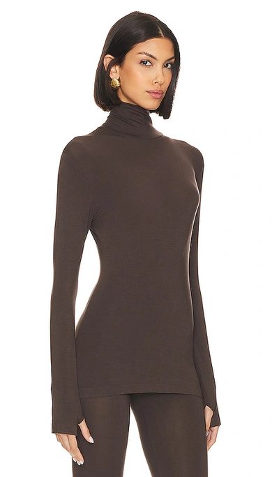 Norma Kamali Slim Fit Long Sleeve Turtle Top In Chocolate