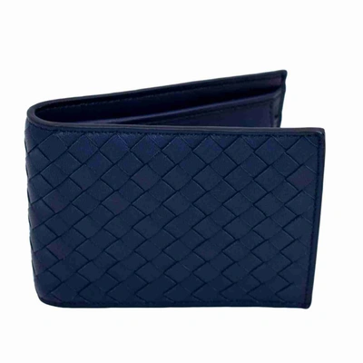 Shop Bottega Veneta Men's Intercciaco Blue Leather Woven Bifold Wallet ()