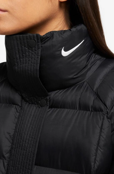 Shop Nike Sportswear Swoosh Puffer Therma-fit Parka In Black/ White