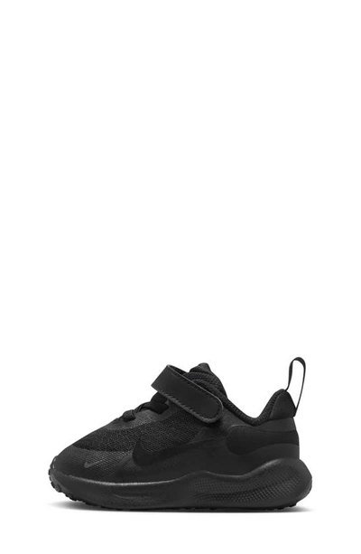 Nike Revolution 7 Sneaker In Black/ Anthracite