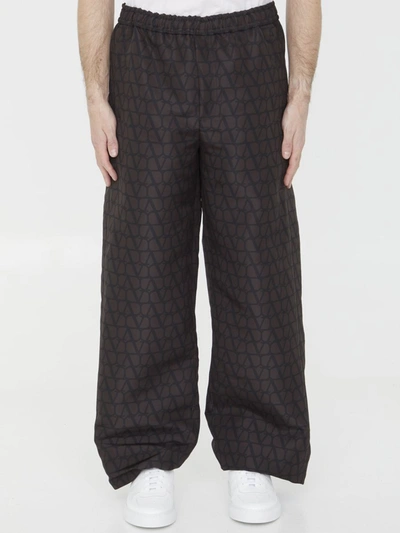 Shop Valentino Toile Iconographe Cargo Pants In Brown