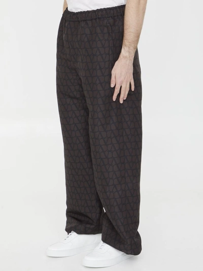 Shop Valentino Toile Iconographe Cargo Pants In Brown