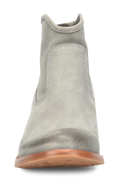Söfft Aisley Bootie In Moon Grey