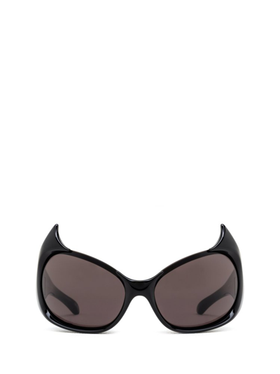 Shop Balenciaga Eyewear Gotham Cat In Black