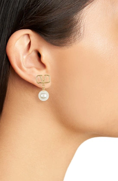 Shop Valentino Vlogo Imitation Swarovski Pearl Drop Earrings In 0o3 Oro 18/ Cream