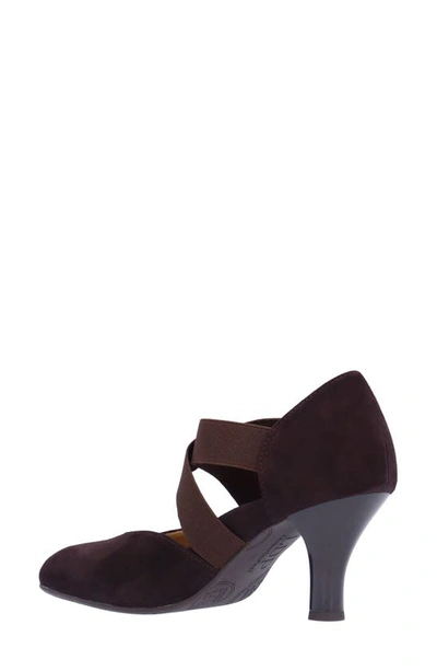 L'amour Des Pieds Brackley Pump In Chocolate
